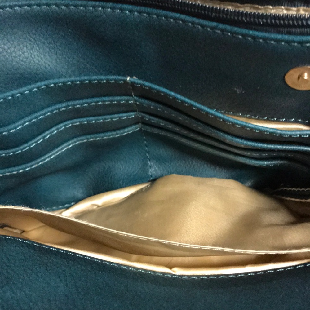 Cross body - Picture 2 of 8